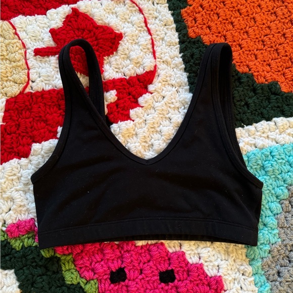 TNA Aritzia XXS v neck sports bra - black - Picture 1 of 3